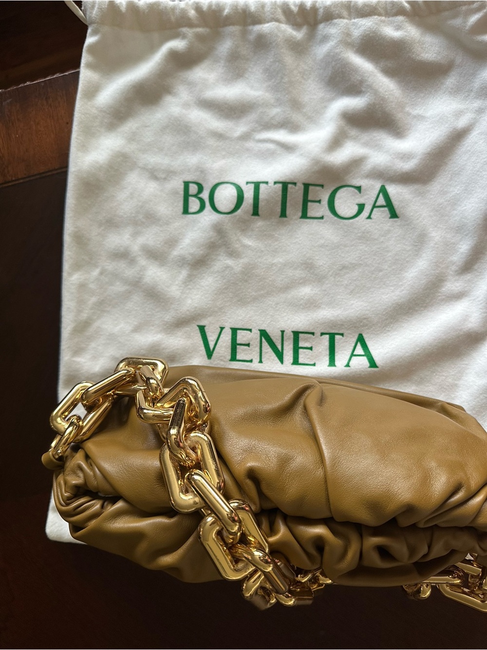Bottega Veneta Tan Padded Shoulder Bag with Oversized Gold Chain - Picture 1 of 7